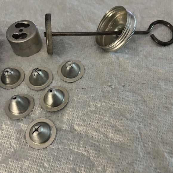 Vintage 1950s Beautiful Cakes Aluminum Cake Decorator With 6 Tips - Picture 2 of 5